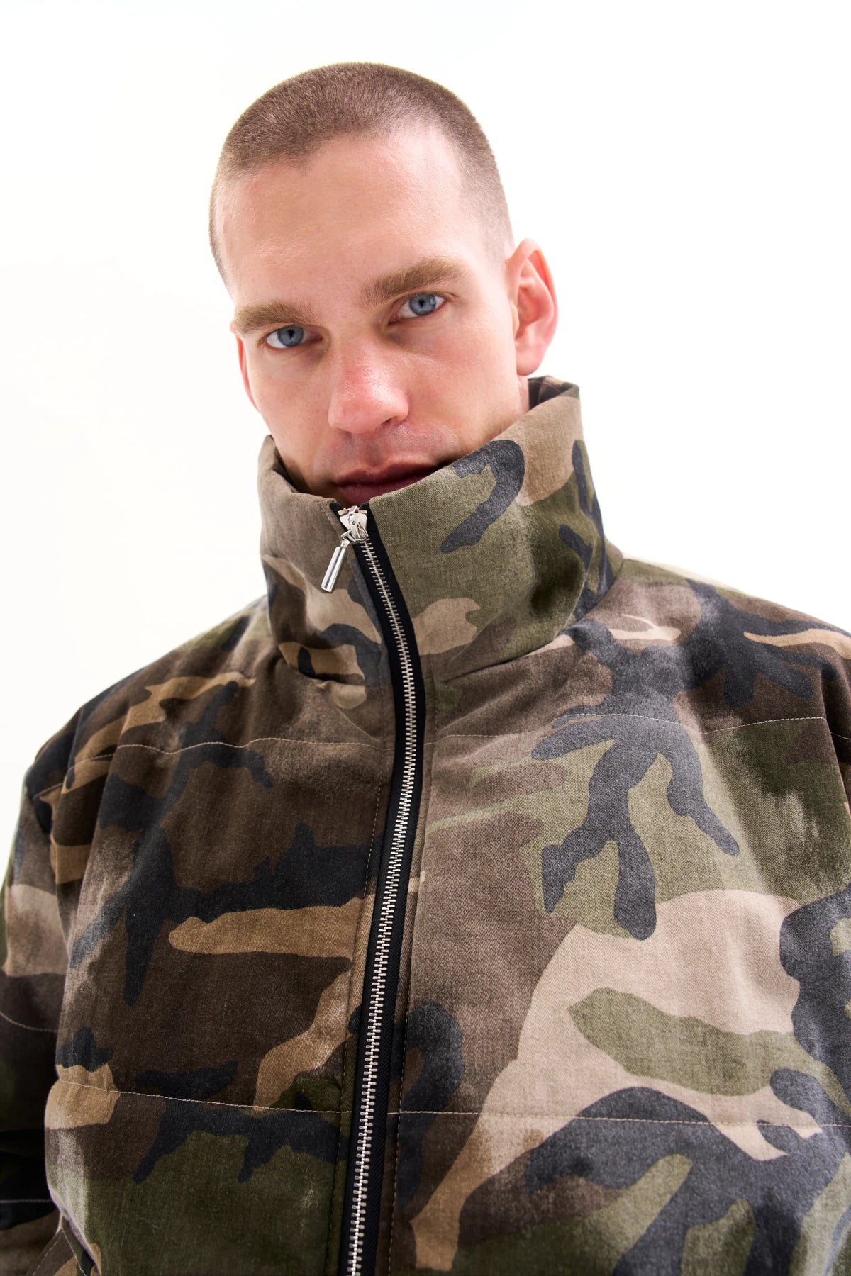WASHED CAMO PUFFER image 6